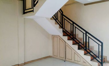 Rumah Mewah 2 lantai Renovasi Total Siap Huni