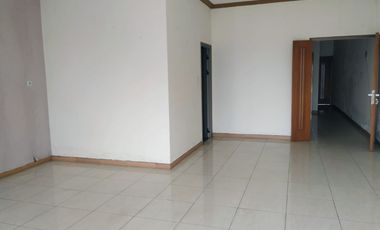 Rumah Mewah 2 lantai Renovasi Total Siap Huni