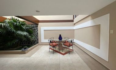 Pedregal, Venta de casa en Boulevard de la Luz