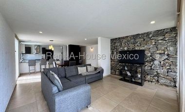 RENTA. Zibatá - Departamento semiamueblado en planta baja de 3 recámaras