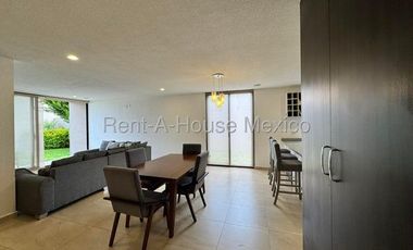 RENTA. Zibatá - Departamento semiamueblado en planta baja de 3 recámaras