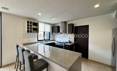 RENTA. Zibatá - Departamento semiamueblado en planta baja de 3 recámaras