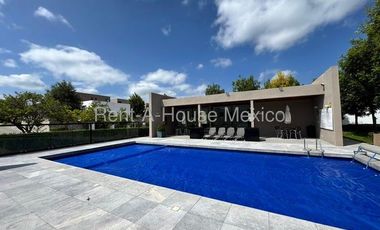 RENTA. Zibatá - Departamento semiamueblado en planta baja de 3 recámaras