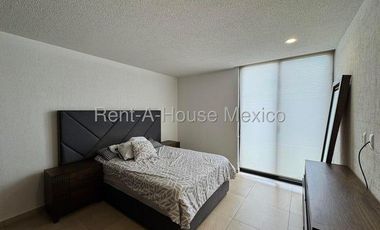 RENTA. Zibatá - Departamento semiamueblado en planta baja de 3 recámaras