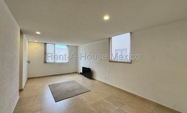 RENTA. Zibatá - Departamento semiamueblado en planta baja de 3 recámaras