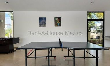 RENTA. Zibatá - Departamento semiamueblado en planta baja de 3 recámaras