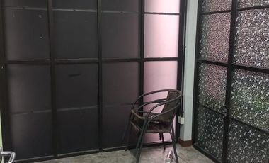 For sale: 4-storey office building, 400 m², in a strategic Central Jakarta area