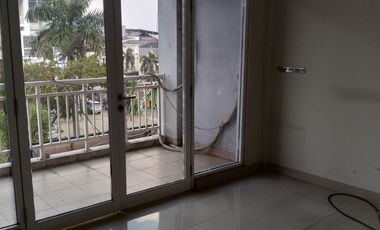 Disewakan ruko 3 lantai gandeng di tamansurya 5