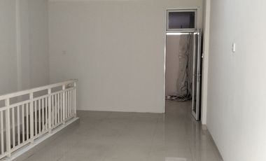 Disewakan ruko 3 lantai gandeng di tamansurya 5