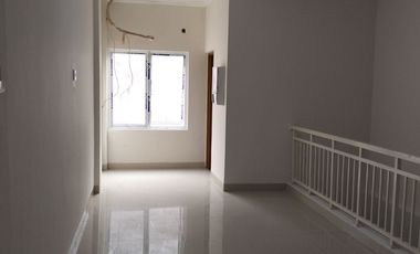 Disewakan ruko 3 lantai gandeng di tamansurya 5