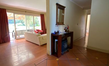 VENTA CASA PROVENZAL EN PIEDRA ROJA, 5D + + ESCRITORIO + PIEZA SERVICIO + TERRAZA TECHADA + QUINCHO, ¡A PASOS DEL COLEGIO SAN JOSÉ Y VERBO DIVINO!