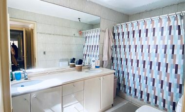 VENTA CASA PROVENZAL EN PIEDRA ROJA, 5D + + ESCRITORIO + PIEZA SERVICIO + TERRAZA TECHADA + QUINCHO, ¡A PASOS DEL COLEGIO SAN JOSÉ Y VERBO DIVINO!