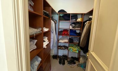 VENTA CASA PROVENZAL EN PIEDRA ROJA, 5D + + ESCRITORIO + PIEZA SERVICIO + TERRAZA TECHADA + QUINCHO, ¡A PASOS DEL COLEGIO SAN JOSÉ Y VERBO DIVINO!