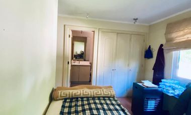 VENTA CASA PROVENZAL EN PIEDRA ROJA, 5D + + ESCRITORIO + PIEZA SERVICIO + TERRAZA TECHADA + QUINCHO, ¡A PASOS DEL COLEGIO SAN JOSÉ Y VERBO DIVINO!