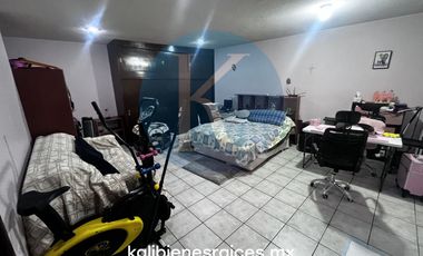 Oportunidad Para Inversionistas, 2318 m2 uso de Suelo H.333.B dos casas mas cancha de uso multiple