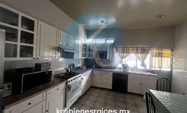 Oportunidad Para Inversionistas, 2318 m2 uso de Suelo H.333.B dos casas mas cancha de uso multiple