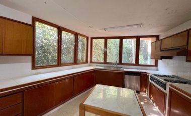 Casa en venta en El Bosque, Tlalpan — Excelente oportunidad para remodelar