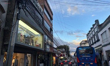Edificio de 4 Pisos en Venta en el Centro de Otavalo – Oportunidad Única