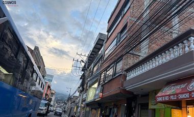 Edificio de 4 Pisos en Venta en el Centro de Otavalo – Oportunidad Única