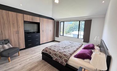 Casa de venta, 4 dormitorios, sector San Gabriel Valle de los Chillos