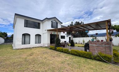 Casa de venta, 4 dormitorios, sector San Gabriel Valle de los Chillos