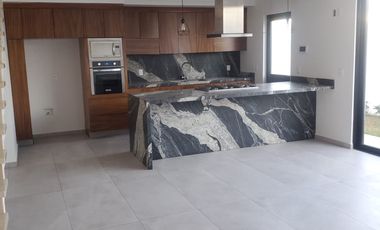 Casa en venta con acabados de lujo con el precio más bajo por m2