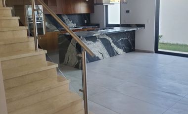 Casa en venta con acabados de lujo con el precio más bajo por m2