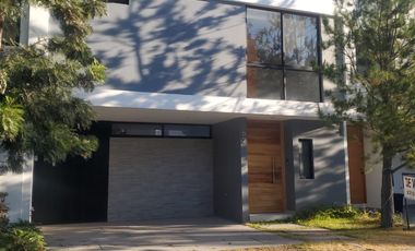 Casa en venta con acabados de lujo con el precio más bajo por m2