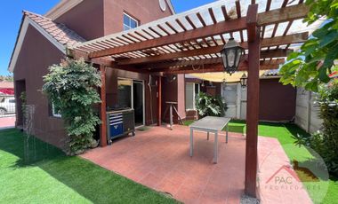 Venta casa 5 dormitorios en microbarrio cerrado Valle lo Campino