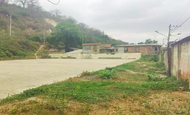 venta de terreno de 2400 mts2 en Portoviejo