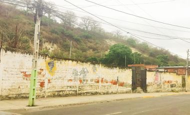 venta de terreno de 2400 mts2 en Portoviejo