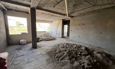 En venta casa comercial, en Azogues -Javier Loyola