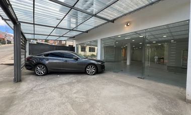 En venta casa comercial, en Azogues -Javier Loyola