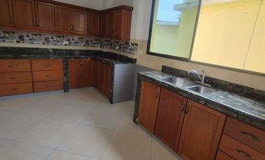 Departamento en Alquiler en Vernaza Norte, 3 Hab, 4 Bañ, Garaje, Mall del Sol.