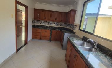 Departamento en Alquiler en Vernaza Norte, 3 Hab, 4 Bañ, Garaje, Mall del Sol.