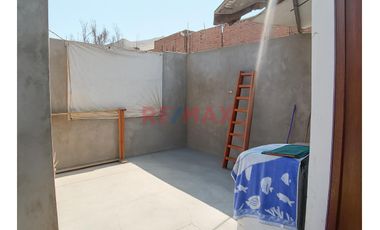 Se Vende Hermosa Casa De 2 Pisos En Ventanilla -Semiamoblada