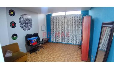 Se Vende Hermosa Casa De 2 Pisos En Ventanilla -Semiamoblada