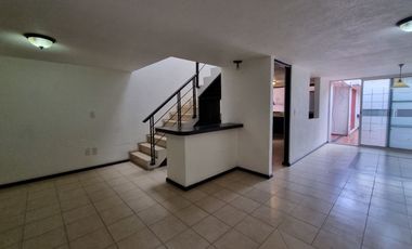 RENTA CASA EN CONDOMINIO BOSQUE DE LOS ENCINOS, FACIL SALIDA A CDMX, CERCA DE LAS OUTLET DE LERMA