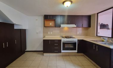 RENTA CASA EN CONDOMINIO BOSQUE DE LOS ENCINOS, FACIL SALIDA A CDMX, CERCA DE LAS OUTLET DE LERMA