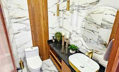 Se vende residencia con alberca y recámara en planta baja en misión de los lagos