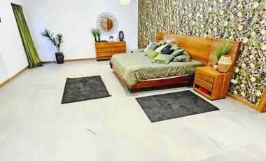 Se vende residencia con alberca y recámara en planta baja en misión de los lagos