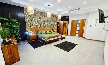 Se vende residencia con alberca y recámara en planta baja en misión de los lagos