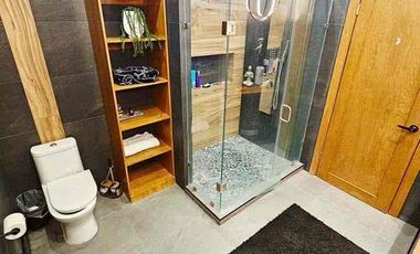 Se vende residencia con alberca y recámara en planta baja en misión de los lagos