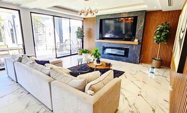 Se vende residencia con alberca y recámara en planta baja en misión de los lagos