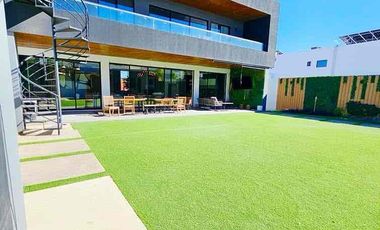 Se vende residencia con alberca y recámara en planta baja en misión de los lagos