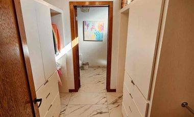 Se vende residencia con alberca y recámara en planta baja en misión de los lagos