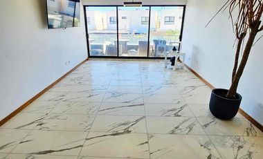 Se vende residencia con alberca y recámara en planta baja en misión de los lagos