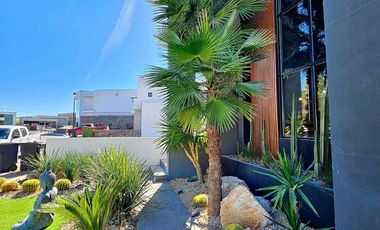 Se vende residencia con alberca y recámara en planta baja en misión de los lagos