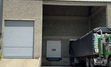 Bodega Alquilo En Conjunto Cerrado / Arroyohondo Yumbo / Área Total Construida 1.870 M2 $48.600.000