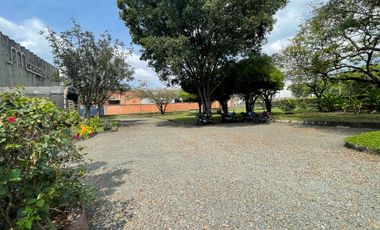 Bodega Vendo 11.500 m2, Con una área construida de 3.970 m2, $11.980 Millones